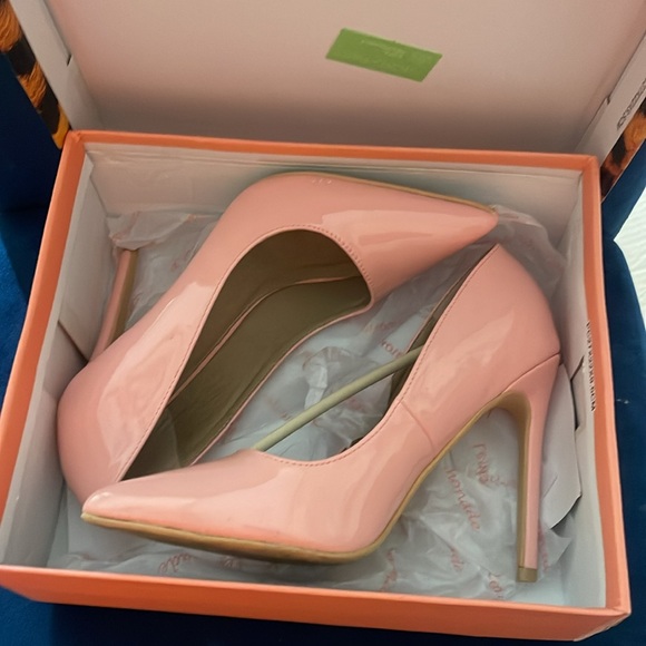 Pink Anita Stilettos 👠 - Picture 2 of 4